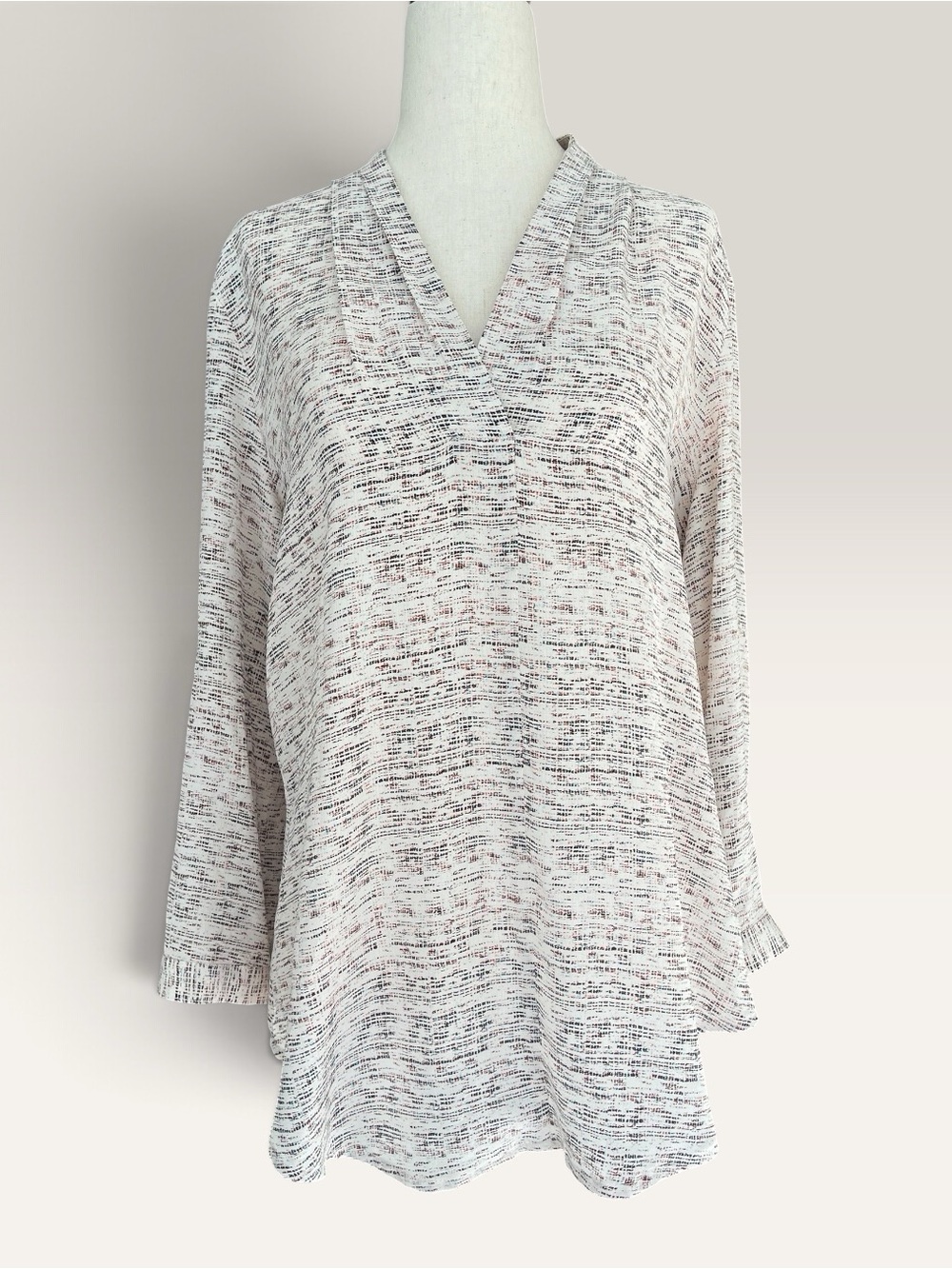 100% Silk Heathered White V-Neck Tunic with Black and Pink Flecking